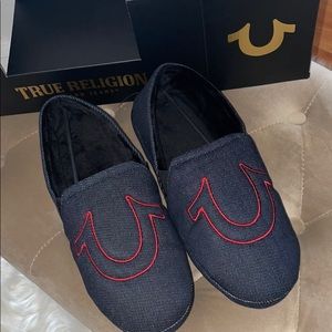 New men’s TRUE RELIGION SLIPPERS